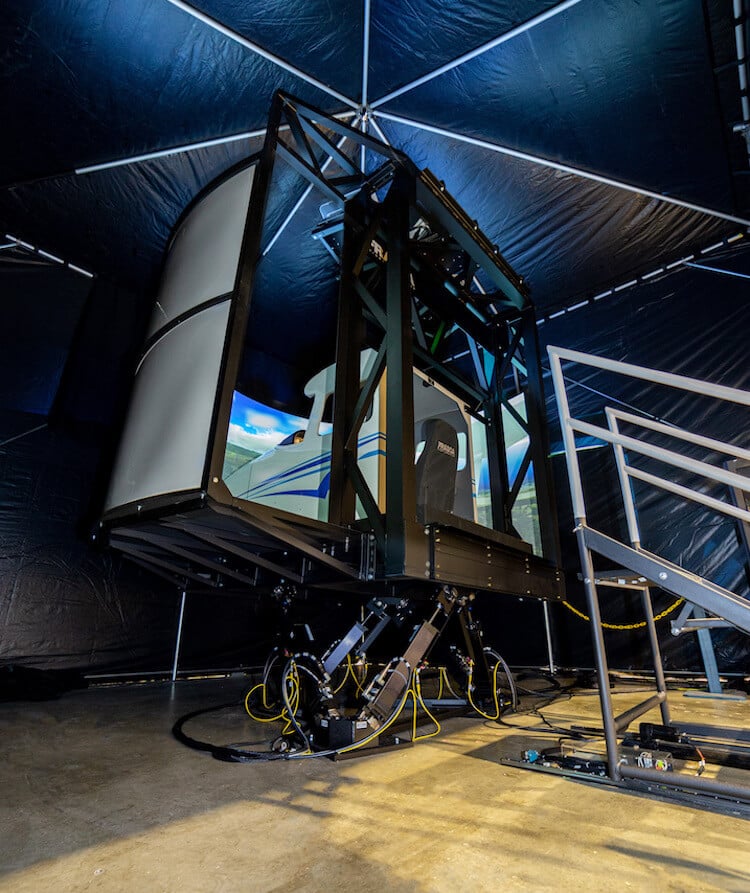 Advanced Flight Simulators: Cutting-Edge Devices for Training