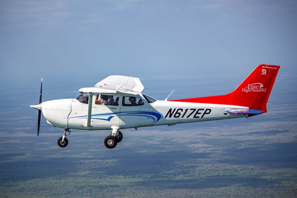 Cessna 172 in flight