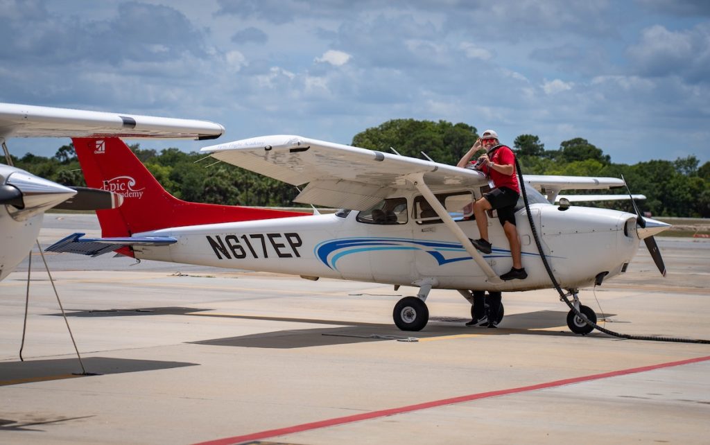Refueling a Cessna